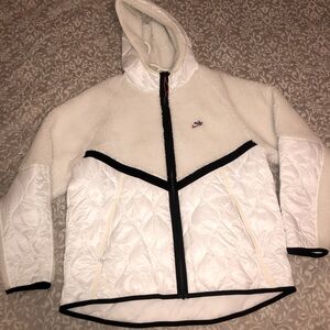BRAND NEW!!! Never worn white Nike jacket!! Size XXL